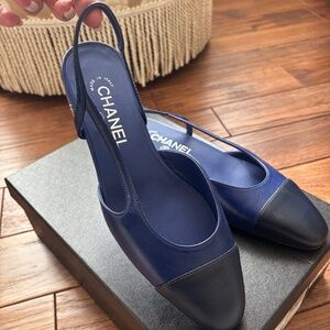 CHANEL Slingback leather ballet flats